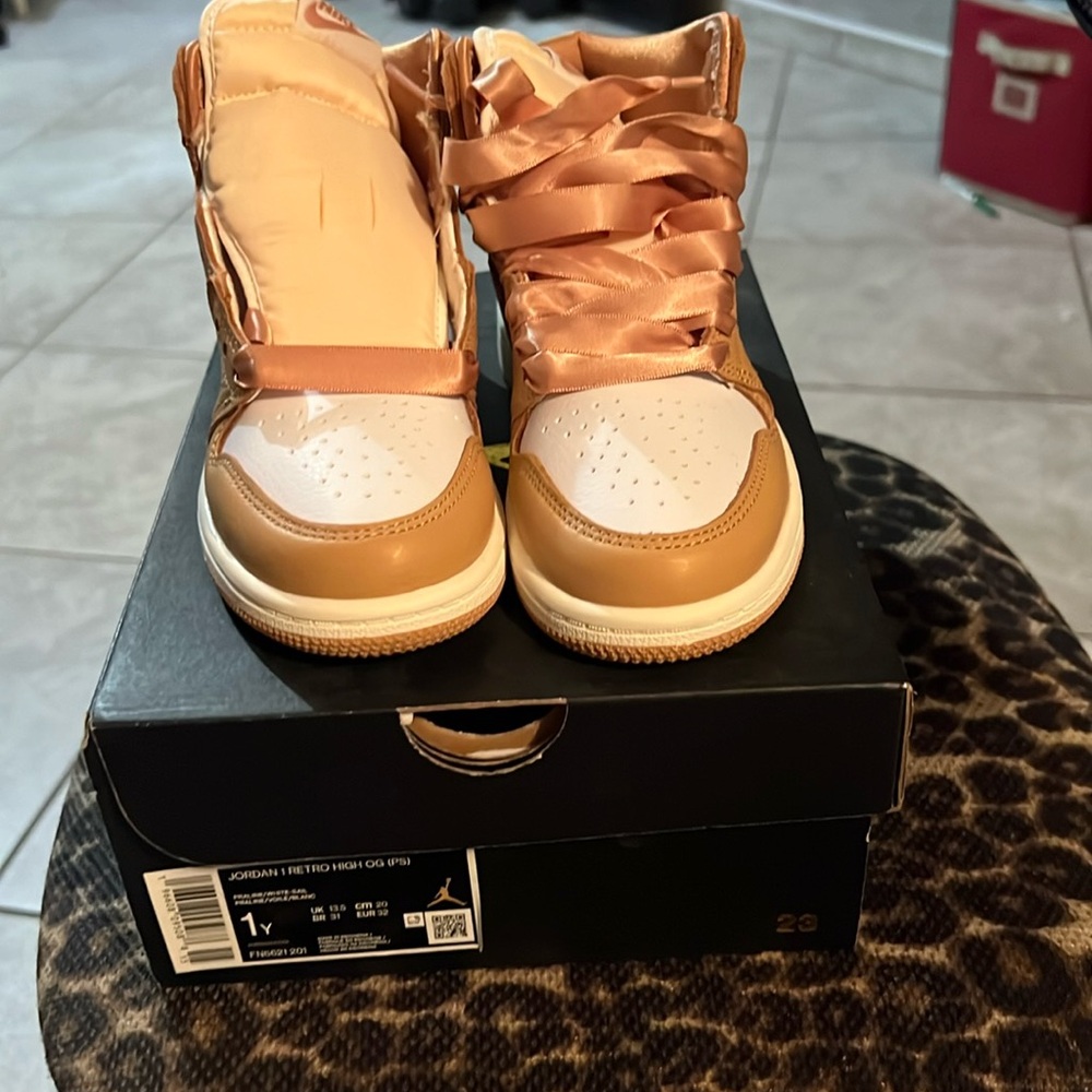 Girls shoes size 1